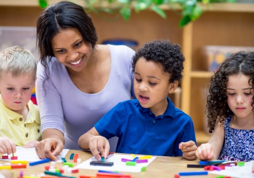 Teacher working with Early Education children in Peoria County IL 