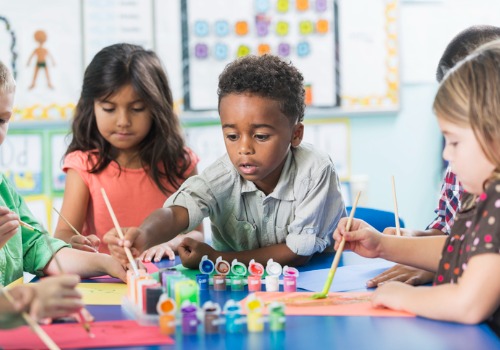 Kids paint at PALS, which offers the best Pre-K Near You